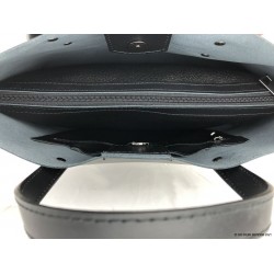 Int&eacute;rieur du sac Milano en cuir noir avec sa pochette int&eacute;rieure